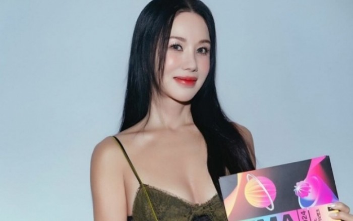 Uhm Jung Hwa: Vóc Dáng Không Thay Đổi Sau 10 Năm