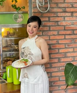 Angela Phương Trinh: Hành Trình Lột Xác Sắc Đẹp Qua Chế Độ Ăn Chay